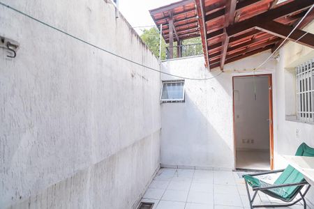 Casa à venda com 215m², 3 quartos e 2 vagas Casa à venda com 215m², 3 quartos e 2 vagasÁrea de Serviço