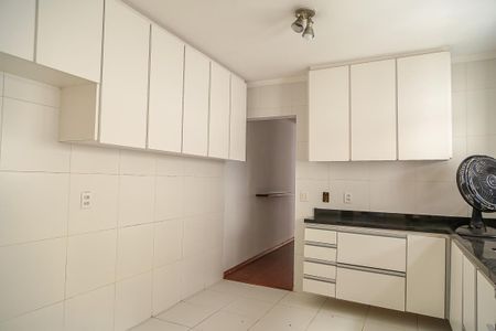 Casa à venda com 215m², 3 quartos e 2 vagas Casa à venda com 215m², 3 quartos e 2 vagasCozinha