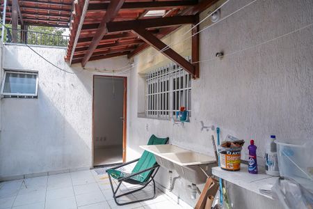 Casa à venda com 215m², 3 quartos e 2 vagas Casa à venda com 215m², 3 quartos e 2 vagasÁrea de Serviço