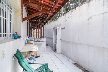 Casa à venda com 215m², 3 quartos e 2 vagas Casa à venda com 215m², 3 quartos e 2 vagasÁrea de Serviço