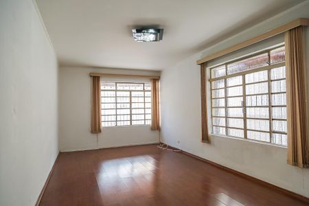 Casa à venda com 215m², 3 quartos e 2 vagas Casa à venda com 215m², 3 quartos e 2 vagasSala