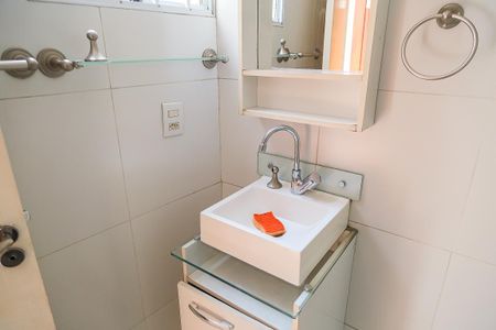 Casa à venda com 215m², 3 quartos e 2 vagas Casa à venda com 215m², 3 quartos e 2 vagasBanheiro 2