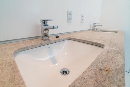 Casa à venda com 160m², 2 quartos e 2 vagasBanheiro da Suíte 2 Detalhe