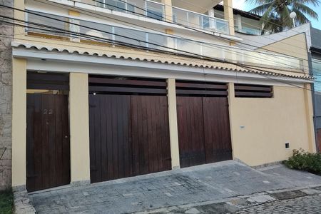 Casa de condomínio à venda com 900m², 5 quartos e 2 vagasFachada