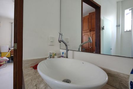 Casa de condomínio à venda com 900m², 5 quartos e 2 vagasBanheiro da Suíte 2