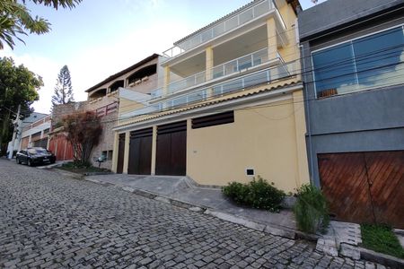 Casa de condomínio à venda com 900m², 5 quartos e 2 vagasFachada