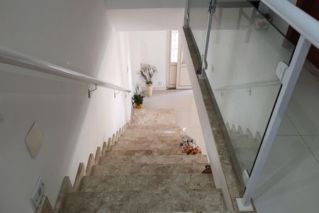 Casa de condomínio à venda com 900m², 5 quartos e 2 vagasEscada