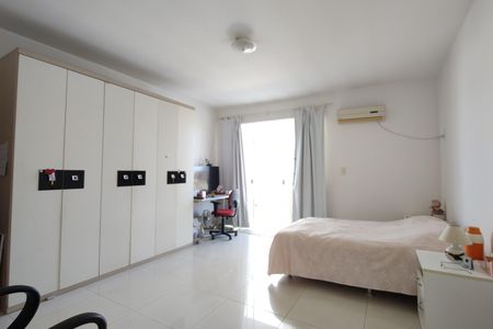 Casa de condomínio à venda com 900m², 5 quartos e 2 vagasSuíte 2