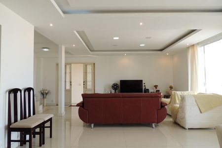 Casa de condomínio à venda com 900m², 5 quartos e 2 vagasSala