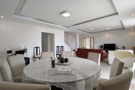 Casa de condomínio à venda com 900m², 5 quartos e 2 vagasSala