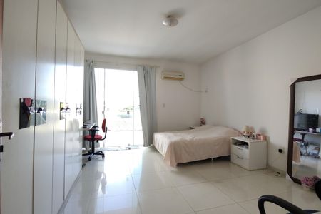 Casa de condomínio à venda com 900m², 5 quartos e 2 vagasSuíte 2