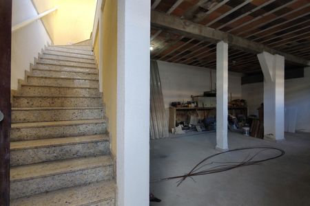 Casa de condomínio à venda com 900m², 5 quartos e 2 vagasEscada