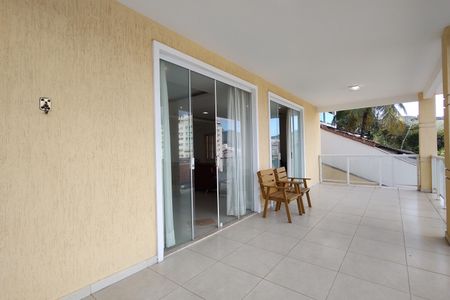 Casa de condomínio à venda com 900m², 5 quartos e 2 vagasVaranda