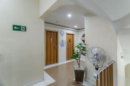 Apartamento à venda com 91m², 2 quartos e 1 vaga Apartamento à venda com 91m², 2 quartos e 1 vagaHall social