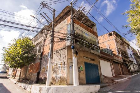 Casa à venda com 400m², 2 quartos e 3 vagasFachada + Placa