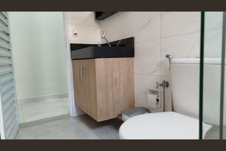 Casa à venda com 294m², 4 quartos e 4 vagas Casa à venda com 294m², 4 quartos e 4 vagasCasa 1: Banheiro 1