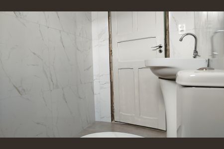 Casa à venda com 294m², 4 quartos e 4 vagas Casa à venda com 294m², 4 quartos e 4 vagasCasa 3: Banheiro