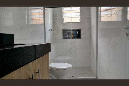 Casa à venda com 294m², 4 quartos e 4 vagas Casa à venda com 294m², 4 quartos e 4 vagasCasa 1: Banheiro 1