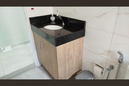 Casa à venda com 294m², 4 quartos e 4 vagas Casa à venda com 294m², 4 quartos e 4 vagasCasa 1: Banheiro 1