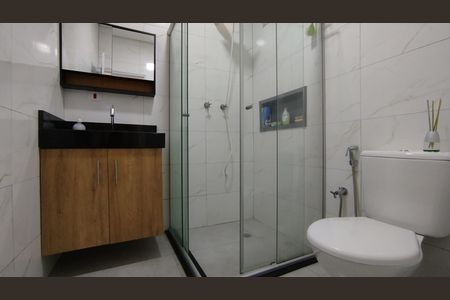 Casa à venda com 294m², 4 quartos e 4 vagas Casa à venda com 294m², 4 quartos e 4 vagasCasa 1: Banheiro 2