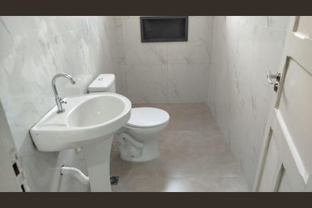 Casa à venda com 294m², 4 quartos e 4 vagas Casa à venda com 294m², 4 quartos e 4 vagasCasa 3: Banheiro