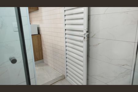 Casa à venda com 294m², 4 quartos e 4 vagas Casa à venda com 294m², 4 quartos e 4 vagasCasa 1: Banheiro 2