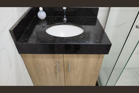 Casa à venda com 294m², 4 quartos e 4 vagas Casa à venda com 294m², 4 quartos e 4 vagasCasa 1: Banheiro 2