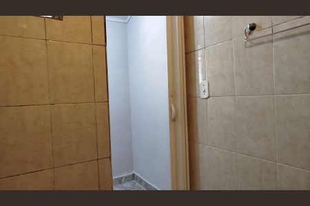 Casa à venda com 294m², 4 quartos e 4 vagas Casa à venda com 294m², 4 quartos e 4 vagasCasa 2: Banheiro