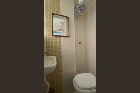 Apartamento à venda com 95m², 2 quartos e sem vaga Apartamento à venda com 95m², 2 quartos e sem vagaBanheiro de serviço