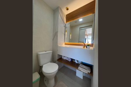 Banheiro de apartamento à venda com 2 quartos, 64m² em Tamboré, Barueri