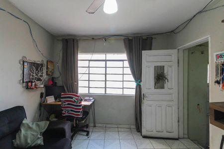 Casa à venda com 80m², 2 quartos e 2 vagas Casa à venda com 80m², 2 quartos e 2 vagasSala