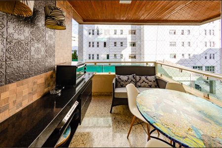 Apartamento à venda com 127m², 3 quartos e 2 vagasVaranda