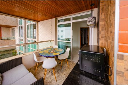 Apartamento à venda com 127m², 3 quartos e 2 vagasVaranda