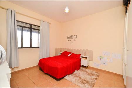 Casa à venda com 193m², 7 quartos e 2 vagas Casa à venda com 193m², 7 quartos e 2 vagasCasa 2 - Quarto