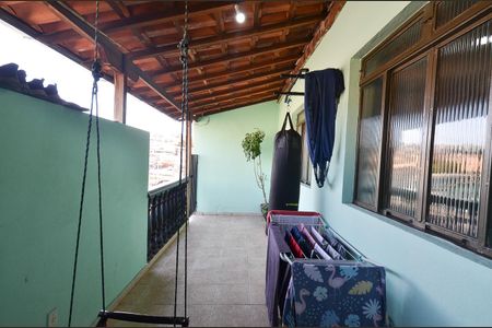 Casa à venda com 193m², 7 quartos e 2 vagas Casa à venda com 193m², 7 quartos e 2 vagasCasa 2 - Varanda