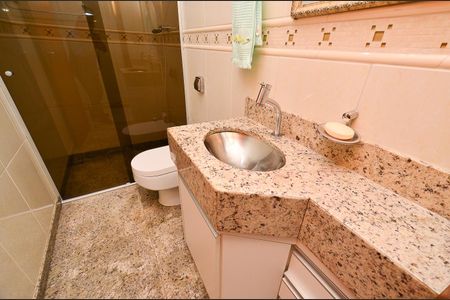 Casa à venda com 193m², 7 quartos e 2 vagas Casa à venda com 193m², 7 quartos e 2 vagasBanheiro Social