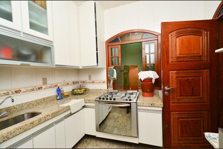 Casa à venda com 193m², 7 quartos e 2 vagas Casa à venda com 193m², 7 quartos e 2 vagasCozinha