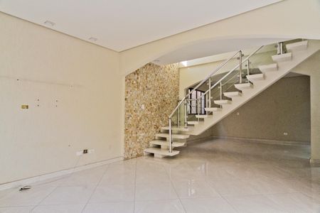 Casa à venda com 250m², 4 quartos e 4 vagas Casa à venda com 250m², 4 quartos e 4 vagasSala