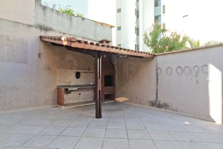 Casa à venda com 250m², 4 quartos e 4 vagas Casa à venda com 250m², 4 quartos e 4 vagasÁrea externa