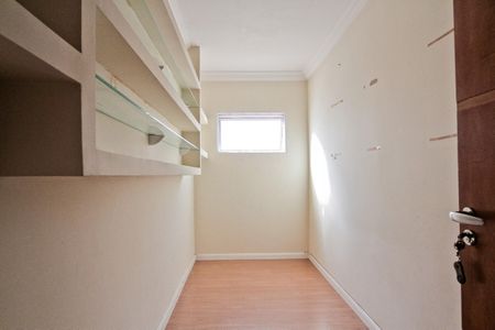 Casa à venda com 250m², 4 quartos e 4 vagas Casa à venda com 250m², 4 quartos e 4 vagasQuarto