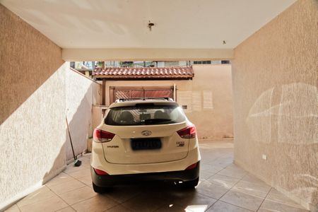 Casa à venda com 250m², 4 quartos e 4 vagas Casa à venda com 250m², 4 quartos e 4 vagasGaragem