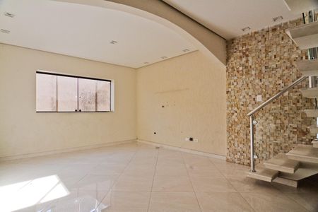 Sala de casa à venda com 4 quartos, 250m² em Vila Palmeiras, São Paulo