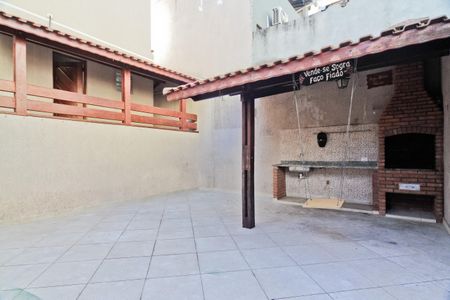 Casa à venda com 250m², 4 quartos e 4 vagas Casa à venda com 250m², 4 quartos e 4 vagasÁrea externa
