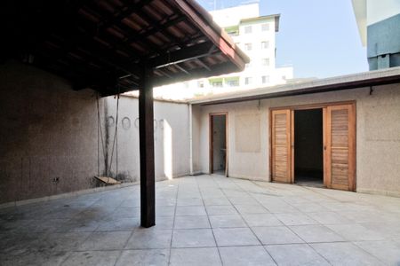 Casa à venda com 250m², 4 quartos e 4 vagas Casa à venda com 250m², 4 quartos e 4 vagasÁrea externa