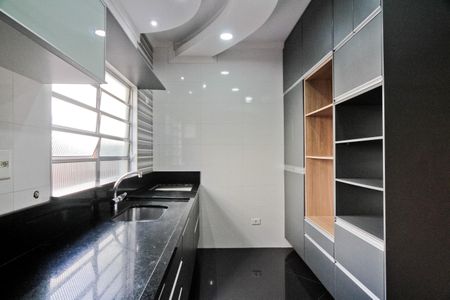 Casa à venda com 250m², 4 quartos e 4 vagas Casa à venda com 250m², 4 quartos e 4 vagasCozinha