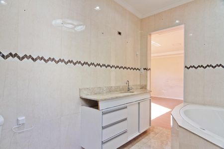 Casa à venda com 250m², 4 quartos e 4 vagas Casa à venda com 250m², 4 quartos e 4 vagasBanheiro da Suíte 3