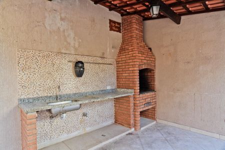 Casa à venda com 250m², 4 quartos e 4 vagas Casa à venda com 250m², 4 quartos e 4 vagasÁrea externa