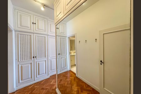 Casa à venda com 395m², 5 quartos e 1 vagaSuíte 2