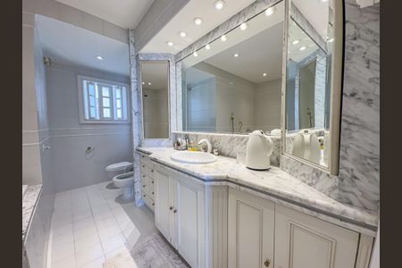 Casa à venda com 395m², 5 quartos e 1 vagaSuíte 2 Banheiro