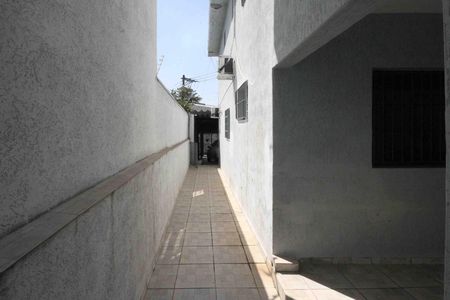 Casa à venda com 330m², 3 quartos e 2 vagas Casa à venda com 330m², 3 quartos e 2 vagasCorredor